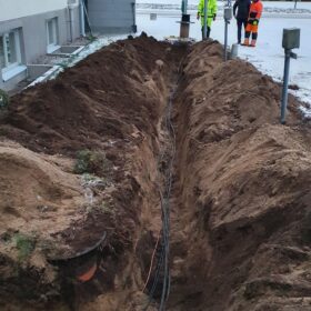 Sähkökaapelien asennus maahan